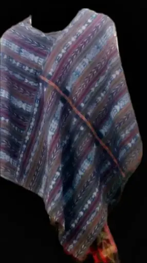 Poncho corto realizzato in tessuto jaspe